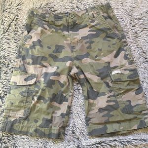 Lucky Brand boy’s camouflage cargo shorts size large 14/16